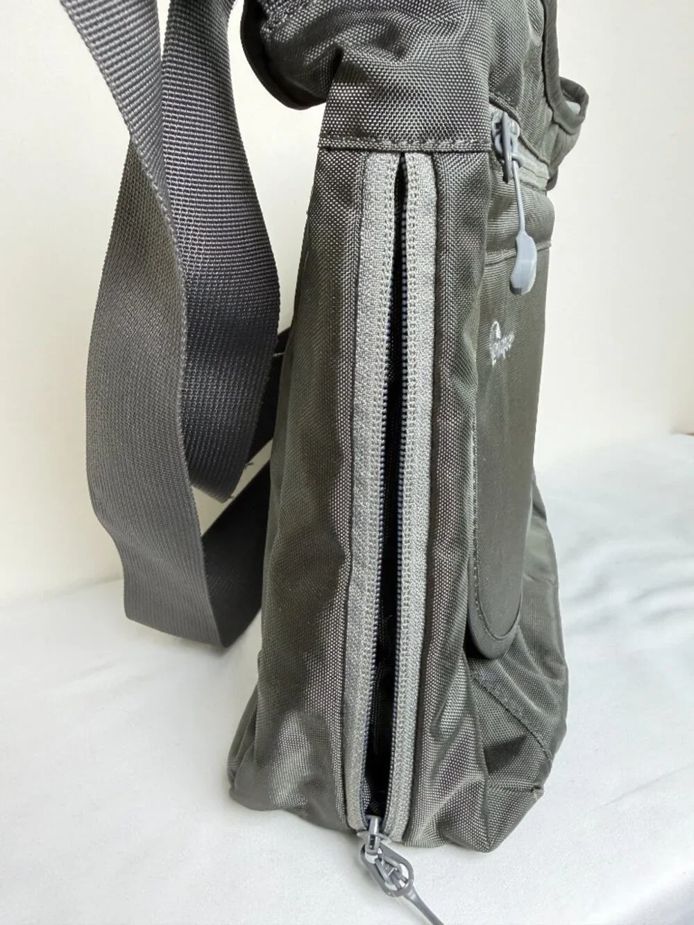 LOWEPRO StreamLine 250 Camera Shoulder Bag Travel Crossbody Gray